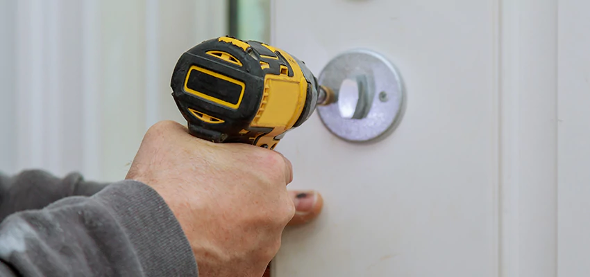 Street Locksmith For Smart Lock Repair in West Covina, CA